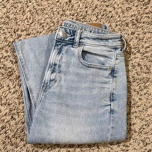 American Eagle Outfitters Women's Mom Straight Jean